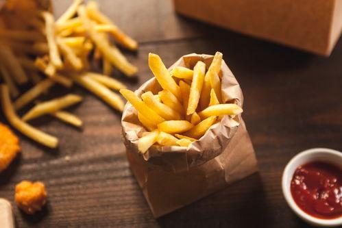 无敌小浓瓜吃薯条视频,趣味视频引网友热议