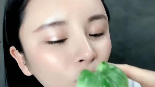 吃瓜小视频的美女,揭秘吃瓜小视频中的魅力女神